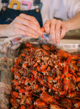 New_Orleans_Cafe_Life Authentic New Orleans café scene, capturing the vibrant atmosphere of diners enjoying classic Southern cuisine, colorful interiors, and the unique culinary culture of the city.