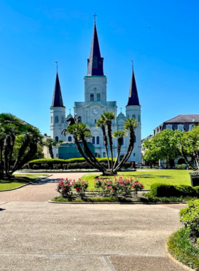 Jackson_Square_New_Orleans Charming view of Jackson Square in New Orleans, featuring historic buildings, artists displaying their work, and lush greenery, showcasing the lively atmosphere of this popular landmark.