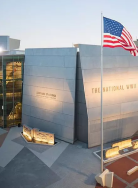 New_Orleans_Cooking_Class Image of a New Orleans cooking class in action, with participants learning to prepare traditional Creole and Cajun dishes, highlighting the city’s rich culinary heritage.