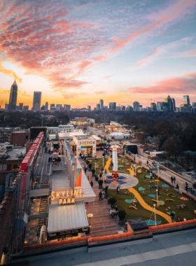 Ponce City Market Entrance The main entrance of Ponce City Market in Atlanta, an urban market and entertainment complex housed in a historic brick building, a popular destination for shopping and dining.