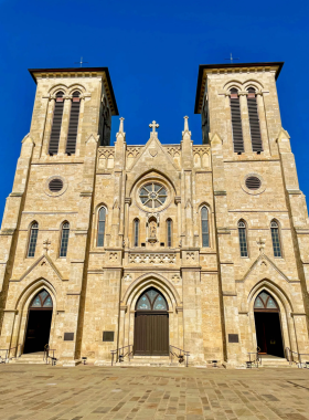 San Fernando Cathedral under a bright sky: The beautiful San Fernando Cathedral, featuring intricate Gothic architecture, stands against a clear blue sky. The historic church’s grand design captures its cultural significance and charm.