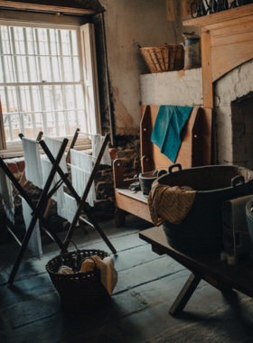 owens-thomas-house-savannah.jpg "The Owens-Thomas House in Savannah, featuring Regency architecture and original furnishings, with tours that highlight its slave quarters."