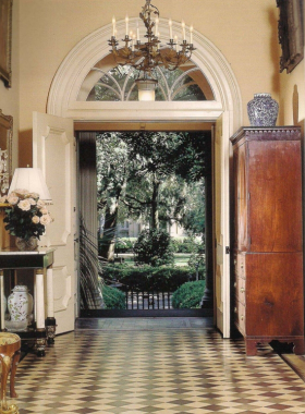 mercer-williams-house-savannah.jpg "The Mercer-Williams House in Savannah, an Italianate mansion famous for its role in Midnight in the Garden of Good and Evil."