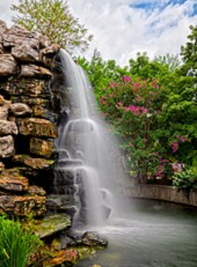 smithsonian-national-zoo-pandas This image shows the popular giant pandas at the Smithsonian National Zoo, focusing on conservation and animal diversity.