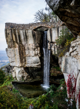 Rock City Gardens This image shows the “See Seven States” viewpoint at Rock City Gardens. Visitors can see lush gardens, unique rock formations, and breathtaking views from Lookout Mountain.