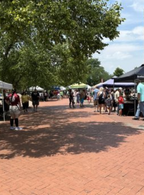 Chattanooga Market This image shows the Chattanooga Market, with outdoor stalls displaying fresh produce, crafts, and artisan goods. Visitors are browsing, enjoying local foods, and supporting community vendors.