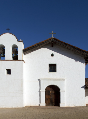 el-presidio-de-santa-barbara-presidio-tour This image shows that El Presidio de Santa Barbara is a historical military site where visitors can explore preserved buildings, artifacts, and learn about the region’s colonial past through guided tours.